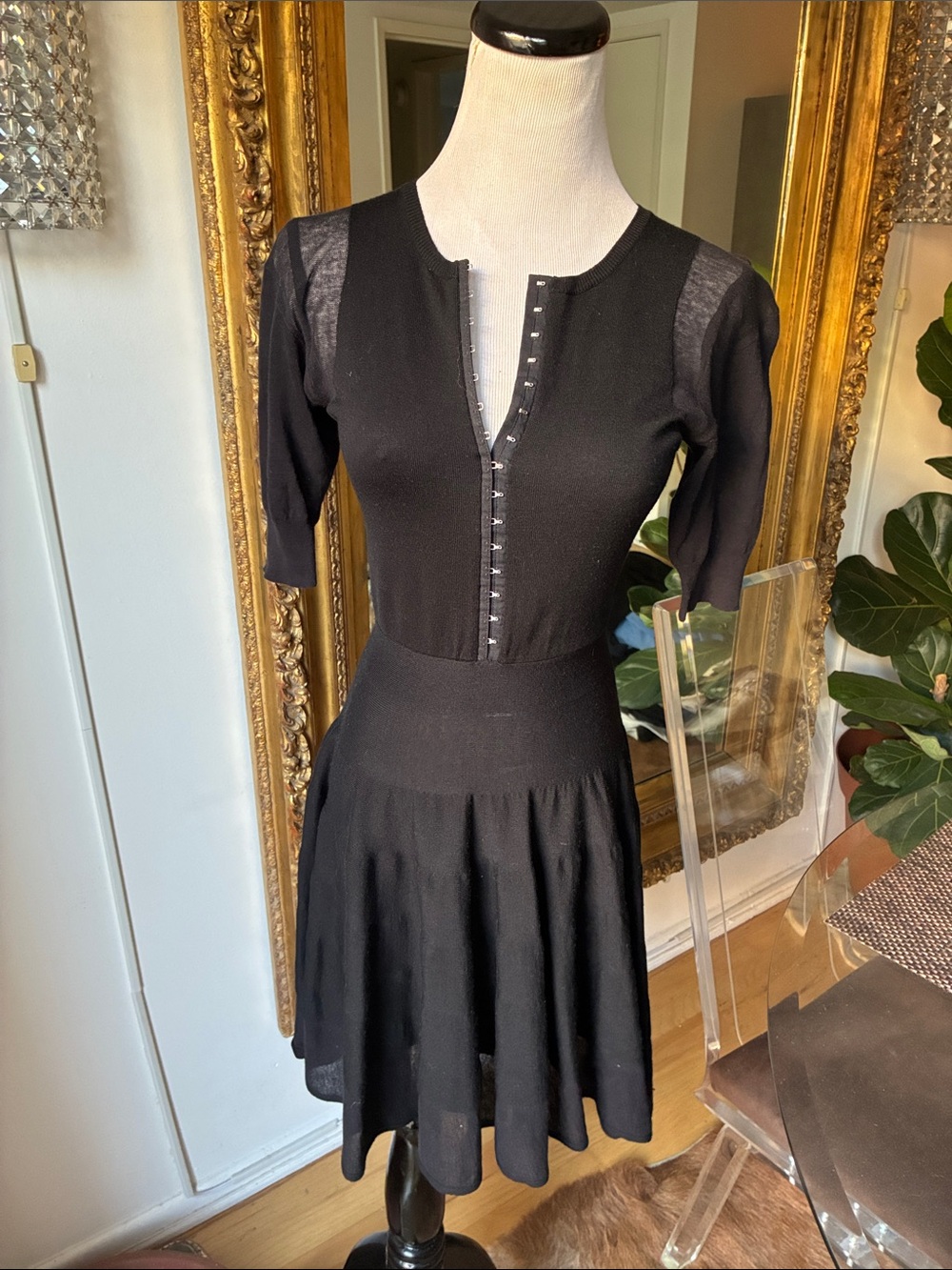 Alexander McQueen Black Short-Sleeve Midi Fit-and-Flare wool Dress small